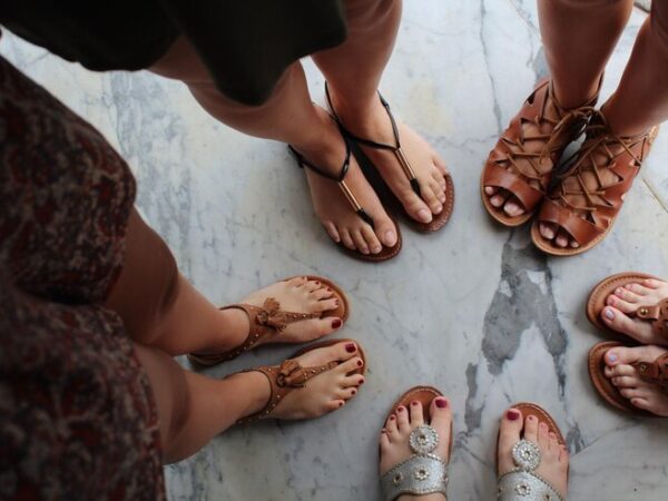 Aproveite a estação: as sandálias femininas que são tendência