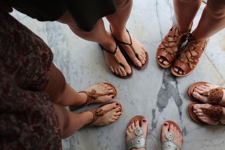 Aproveite a estação: as sandálias femininas que são tendência